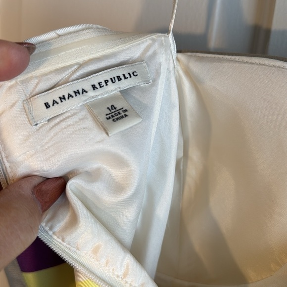 Beautiful Banana Republic Women’s Strapless Silk Dress Size 14 colorful stripes! - Picture 14 of 15